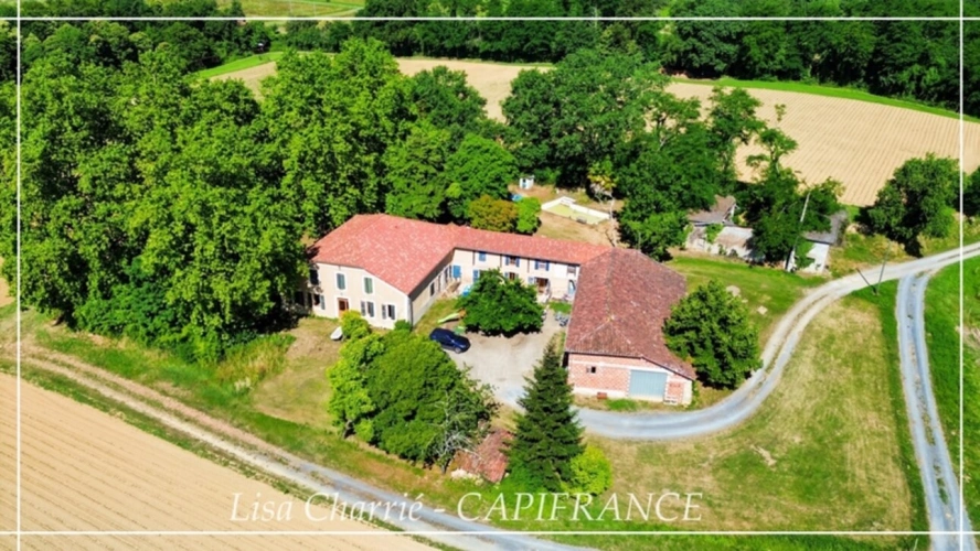 Photos 1 - Touristique - Propriete à vendre 11 pièces de 406 m2 habitables au total, avec dépendance sur 5261 m2 proche de NOGARO (32)