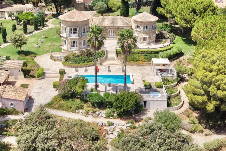 Photos 1 - Prestige - Propriété de caractère de 615 m2 sur 25 000 m2 de terrain