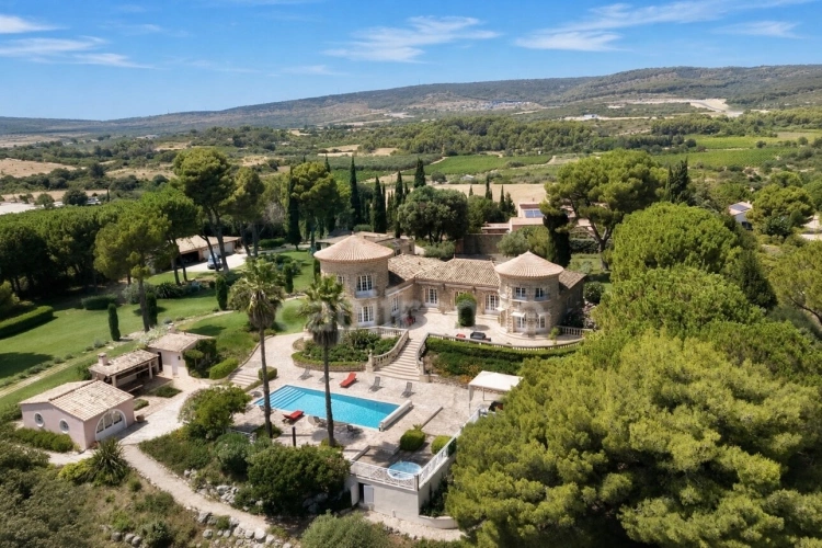 Photos 2 - Prestige - Propriété de caractère de 615 m2 sur 25 000 m2 de terrain