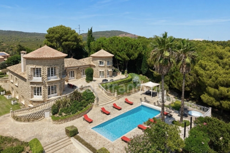 Photos 4 - Prestige - Propriété de caractère de 615 m2 sur 25 000 m2 de terrain