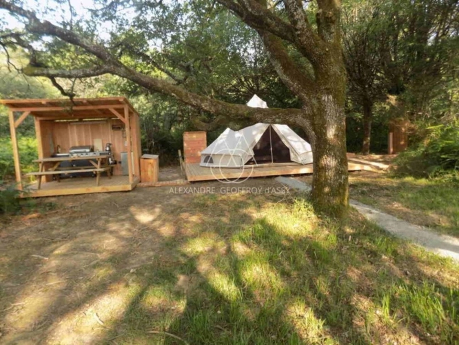 Photos 15 - Forestière - Opportunité d'affaires exceptionnelle : domaine de 24 hectares comprenant 15 hectares d'étangs, parfait pour divers projets touristiques et commerciaux. Avec une activité de location de tentes glampin