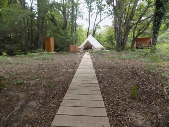 Photos 27 - Forestière - Opportunité d'affaires exceptionnelle : domaine de 24 hectares comprenant 15 hectares d'étangs, parfait pour divers projets touristiques et commerciaux. Avec une activité de location de tentes glampin