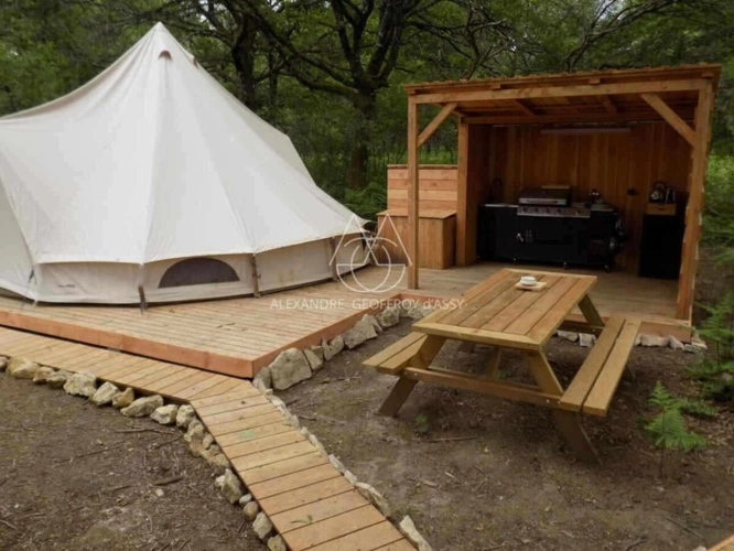 Photos 28 - Forestière - Opportunité d'affaires exceptionnelle : domaine de 24 hectares comprenant 15 hectares d'étangs, parfait pour divers projets touristiques et commerciaux. Avec une activité de location de tentes glampin