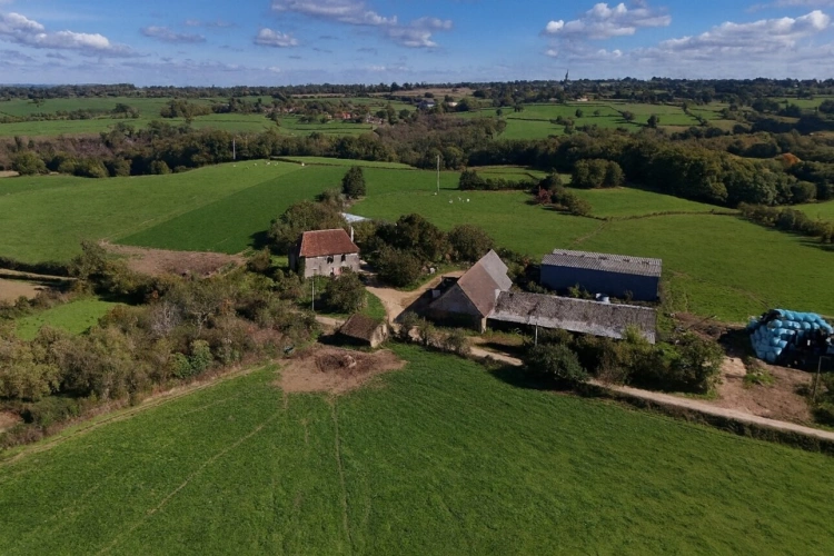 Photos 2 - Rurale - Propriete à vendre 10 pièces proche de LA CHATRE (36) Ancienne seigneurie de 160 m² avec étang dépendances terrain: 84916 m2