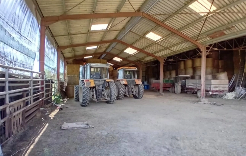 Photos 10 - Équestre - Propriété à vendre – Ancienne seigneurie avec 45 hectares attenants – Proche La Châtre (36) ferme équestre ou agricole