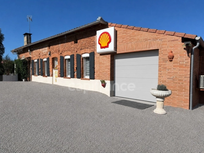 Photos 1 - Touristique - Propriété d'exception – 2 logements, piscine, hangars, idéal activité professionnelle