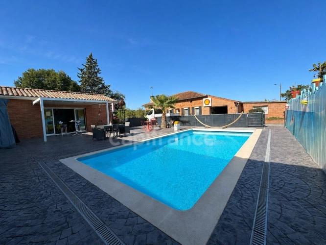 Photos 17 - Touristique - Propriété d'exception – 2 logements, piscine, hangars, idéal activité professionnelle