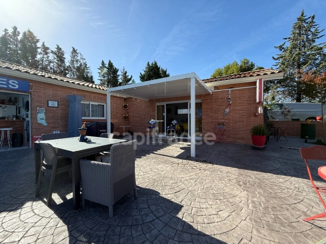 Photos 21 - Touristique - Propriété d'exception – 2 logements, piscine, hangars, idéal activité professionnelle