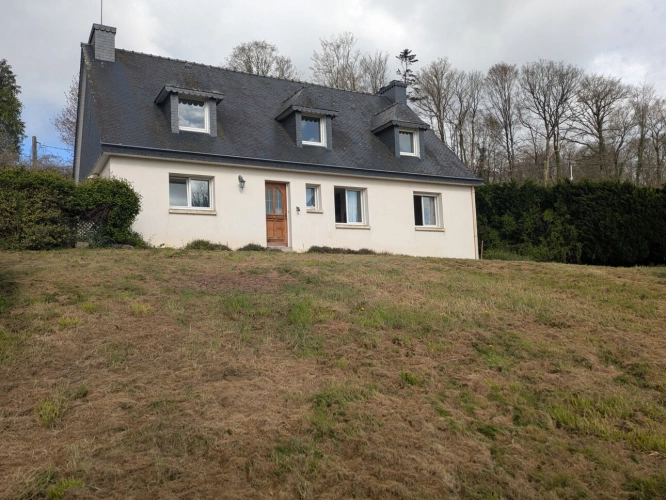 Photos 1 - Prestige - Kernascleden propriété composée d'une maison à usage d'habitation de 6 pièces 178 m² envion un hangar de 161m² envion, une ancienne lapinière de 700m² envion le tout sur une parcelle de 3.2 Hectares
