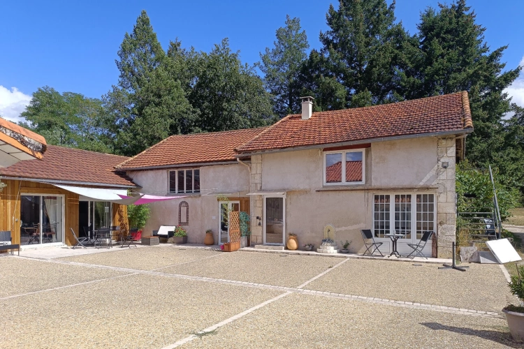 Photos 1 - Prestige - Propriété de trois maisons au calme