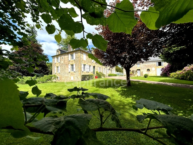 Photos 1 - Prestige - Maison de maitre à vendre 13 pièces LANOUAILLE (24) 2.6 hectares