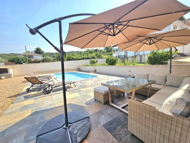 Photos 1 - Prestige - Ensemble immobilier de 368 m2 divisé en 3 habitations, piscine, terrain 1683 m2 à VESCOVATO (Haute Corse)