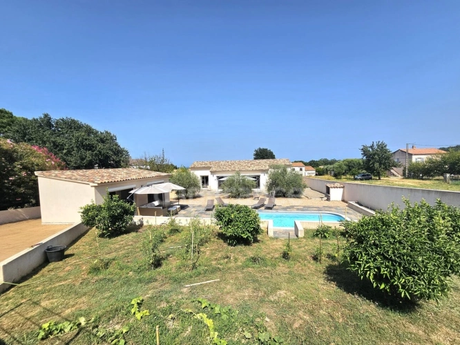 Photos 2 - Prestige - Ensemble immobilier de 368 m2 divisé en 3 habitations, piscine, terrain 1683 m2 à VESCOVATO (Haute Corse)