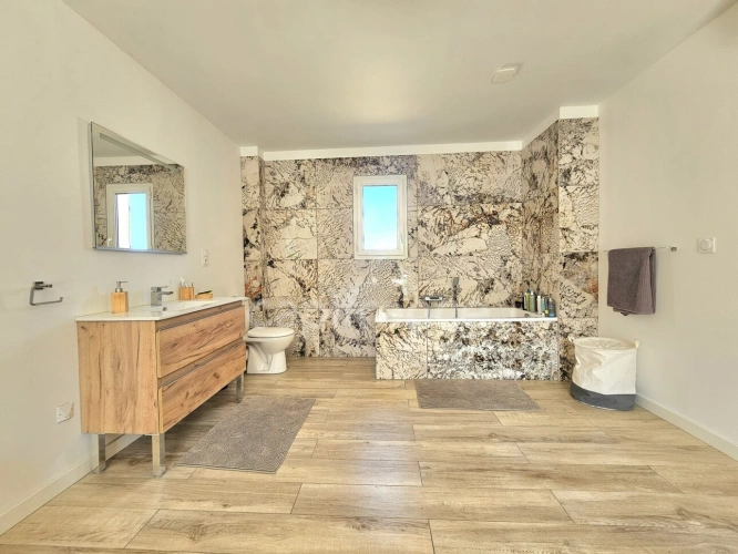 Photos 9 - Prestige - Ensemble immobilier de 368 m2 divisé en 3 habitations, piscine, terrain 1683 m2 à VESCOVATO (Haute Corse)
