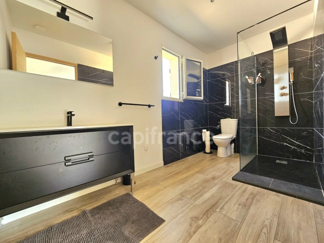 Photos 13 - Prestige - Ensemble immobilier de 368 m2 divisé en 3 habitations, piscine, terrain 1683 m2 à VESCOVATO (Haute Corse)