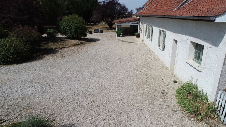 Photos 4 - Équestre - LE THOULT TROSNAY (51) à vendre superbe corps de ferme restauré sur un terrain clos de plus de 8600 m2 avec étang