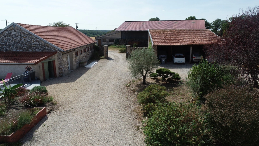 Photos 5 - Équestre - LE THOULT TROSNAY (51) à vendre superbe corps de ferme restauré sur un terrain clos de plus de 8600 m2 avec étang