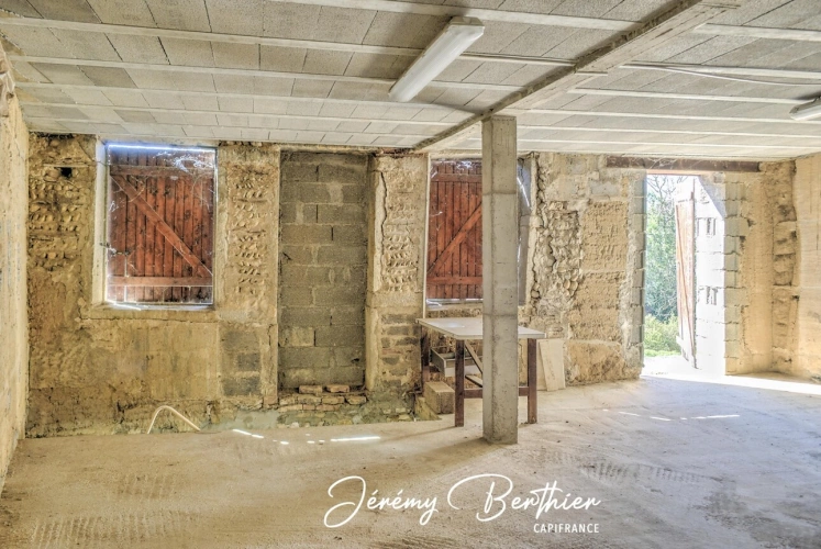 Photos 10 - Rurale - GENAY (69) - Grange de 140 m² - 4 pièces - 434 m² de terrain - Fort potentiel