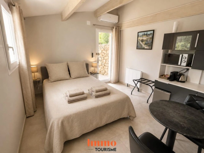 Photos 19 - Touristique - Domaine avec gîtes et maison principale à Grans, en Provence