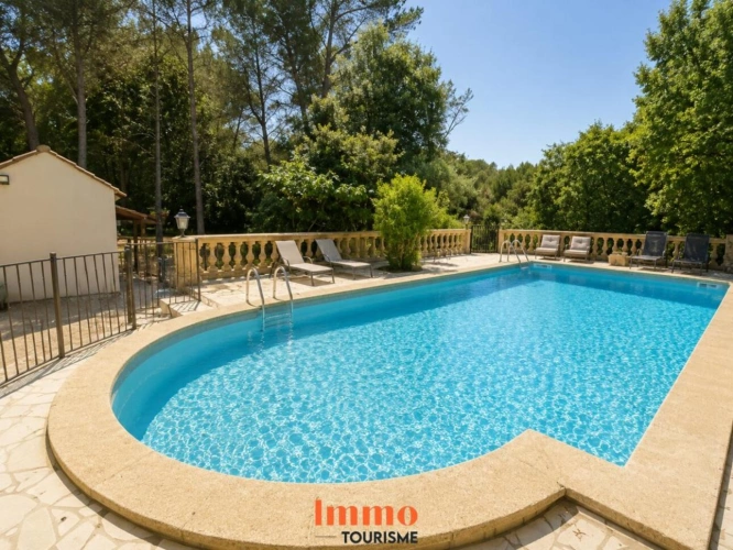 Photos 3 - Touristique - Domaine avec gîtes et maison principale à Grans, en Provence
