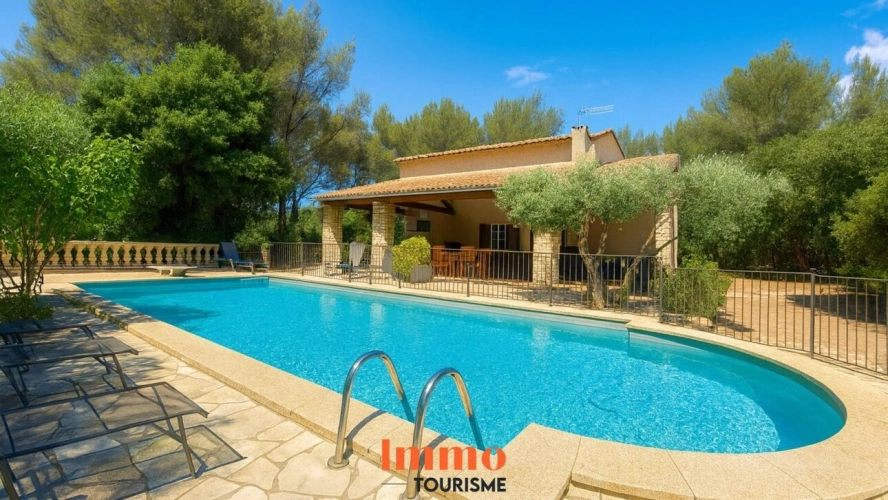 Photos 10 - Touristique - Domaine avec gîtes et maison principale à Grans, en Provence