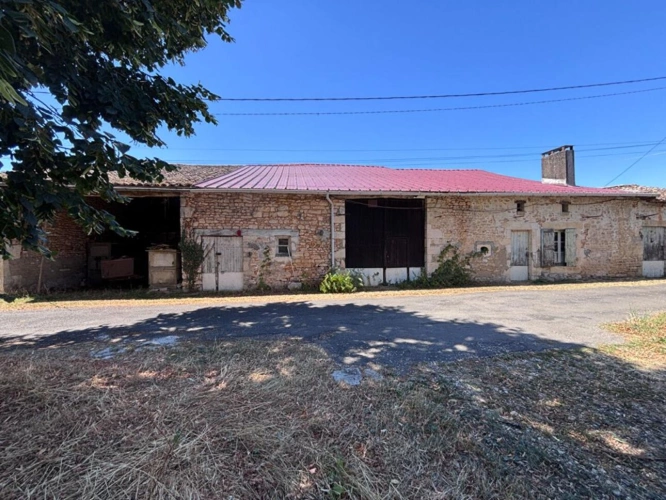 Photos 1 - Rurale - Deux granges avec dépendances et jardin offrant un fort potentiel de rénovation
