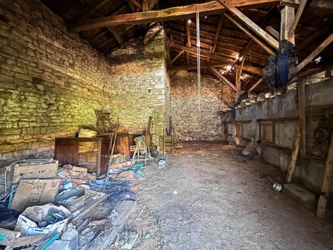 Photos 3 - Rurale - Deux granges avec dépendances et jardin offrant un fort potentiel de rénovation