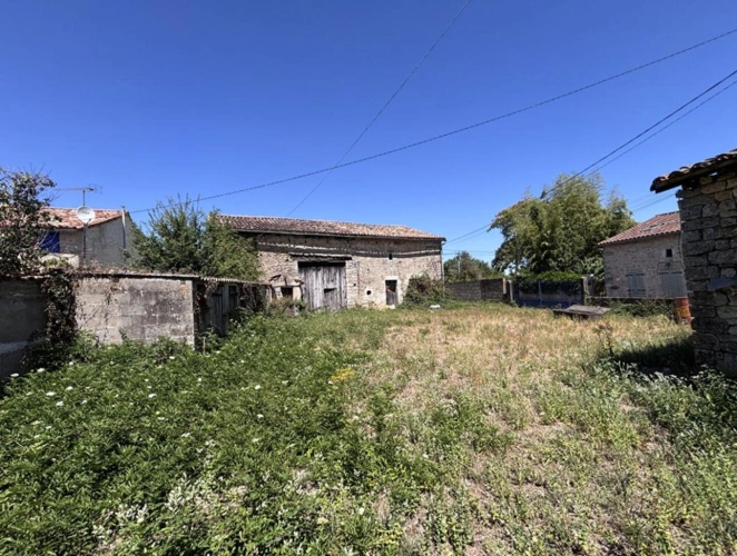 Photos 4 - Rurale - Deux granges avec dépendances et jardin offrant un fort potentiel de rénovation