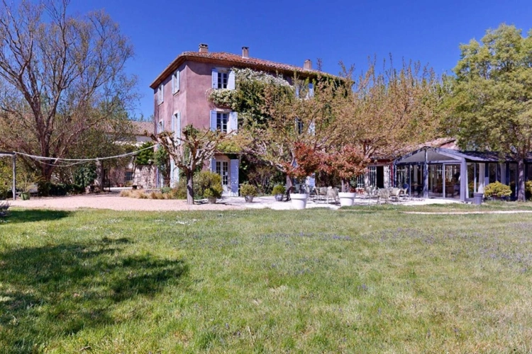Photos 12 - Prestige - Propriété d'exception à deux pas de L 'Isle sur Sorgue bastide Moulin Dépendances Calme absolu PROVENCE VENTOUX