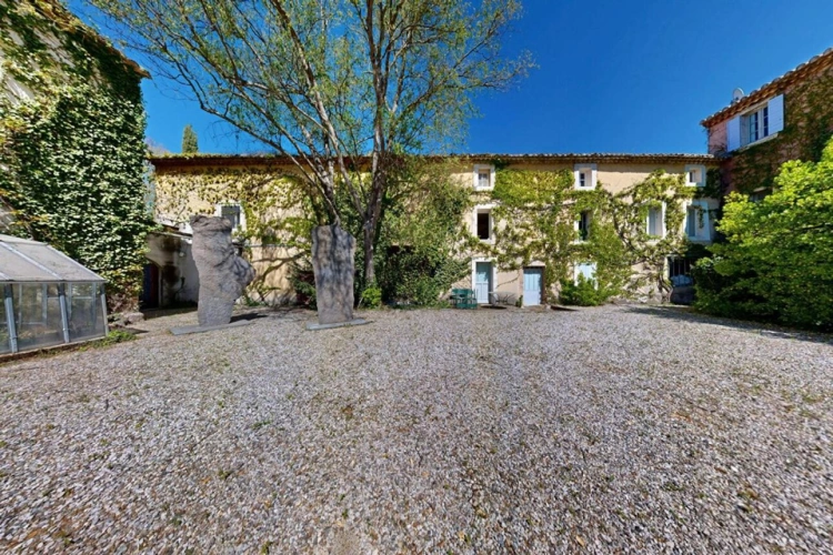 Photos 14 - Prestige - Propriété d'exception à deux pas de L 'Isle sur Sorgue bastide Moulin Dépendances Calme absolu PROVENCE VENTOUX