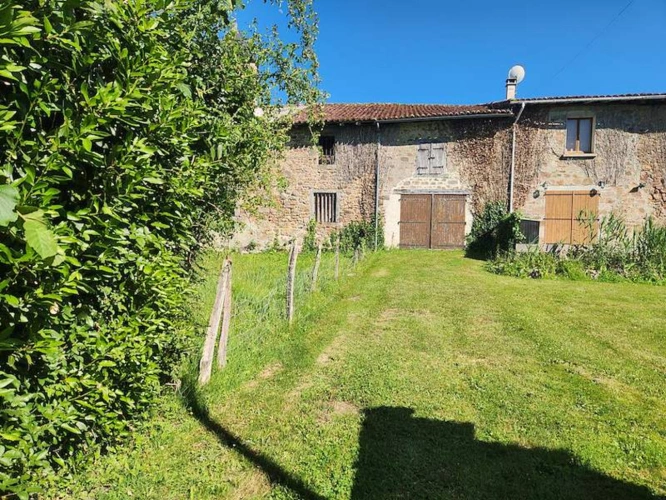 Photos 13 - Prestige - Lesterps - Maison avec tris chambres, grange avec jardin, terrain separe