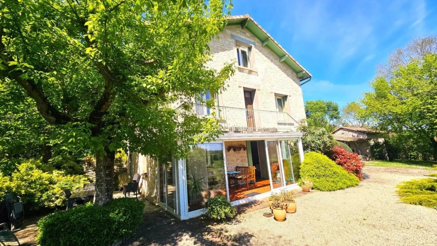 Photos 1 - Rurale - Grande maison, piscine et granges