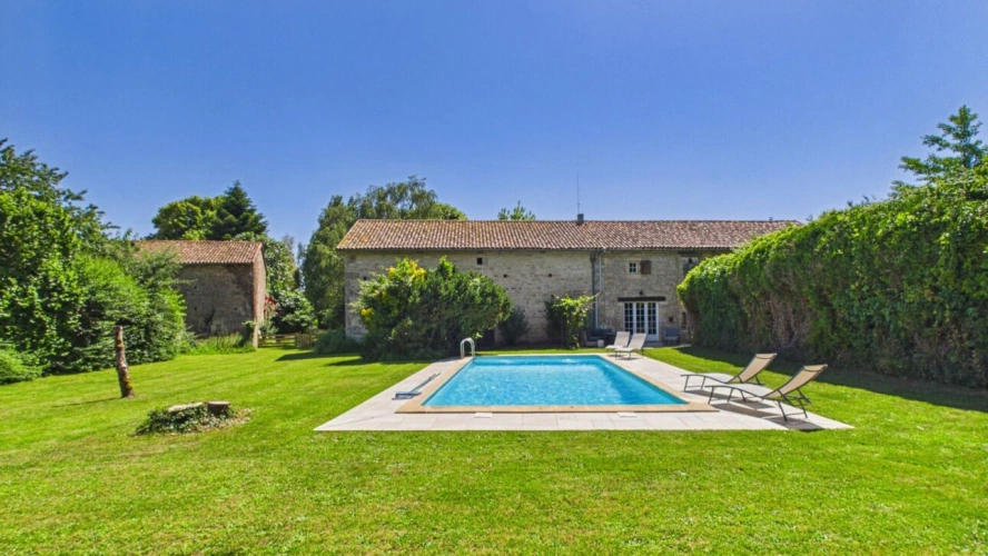 Photos 2 - Rurale - Superbe propriété de village en pierre de 4/5 chambres avec terrain privé, piscine et dépendances
