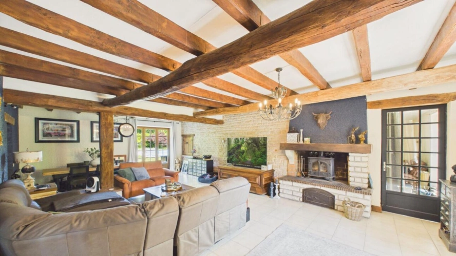 Photos 4 - Rurale - Superbe propriété de village en pierre de 4/5 chambres avec terrain privé, piscine et dépendances