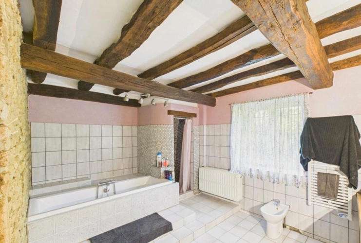 Photos 13 - Rurale - Superbe propriété de village en pierre de 4/5 chambres avec terrain privé, piscine et dépendances