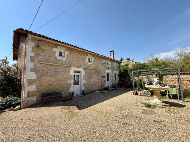 Photos 1 - Touristique - Propriété de village traditionnelle d'un excellent rapport qualité-prix avec gîtes et grand terrain