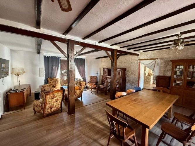 Photos 5 - Touristique - Propriété de village traditionnelle d'un excellent rapport qualité-prix avec gîtes et grand terrain