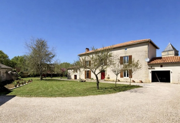 Photos 1 - Rurale - Élégante propriété de village avec dépendances et vastes jardins clos