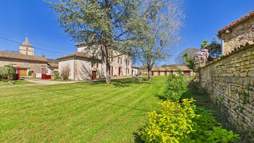 Photos 2 - Rurale - Élégante propriété de village avec dépendances et vastes jardins clos