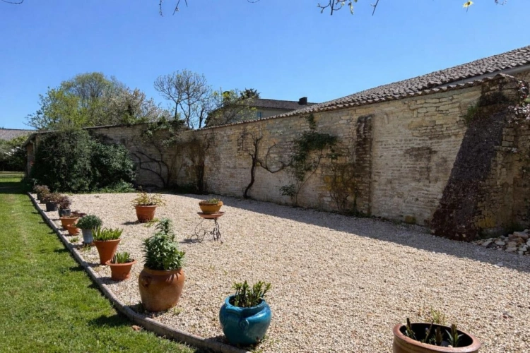 Photos 3 - Rurale - Élégante propriété de village avec dépendances et vastes jardins clos