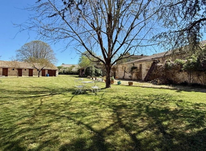 Photos 7 - Rurale - Élégante propriété de village avec dépendances et vastes jardins clos