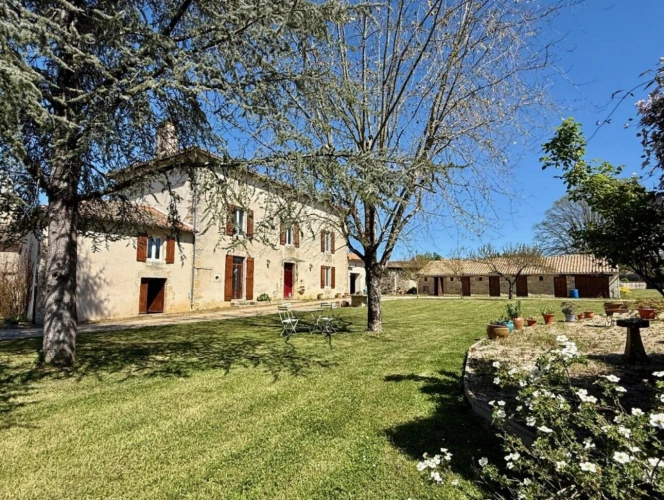 Photos 8 - Rurale - Élégante propriété de village avec dépendances et vastes jardins clos