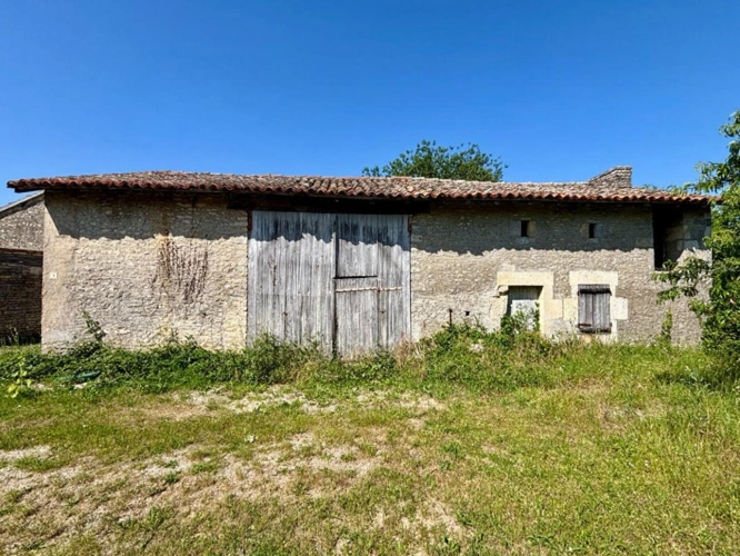 Photos 1 - Rurale - Deux Maisons de Caractère Indépendantes, une Grange en Pierre et plus de 1,2 Hectare de Terrain