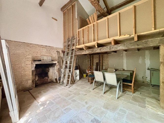 Photos 5 - Rurale - Deux Maisons de Caractère Indépendantes, une Grange en Pierre et plus de 1,2 Hectare de Terrain