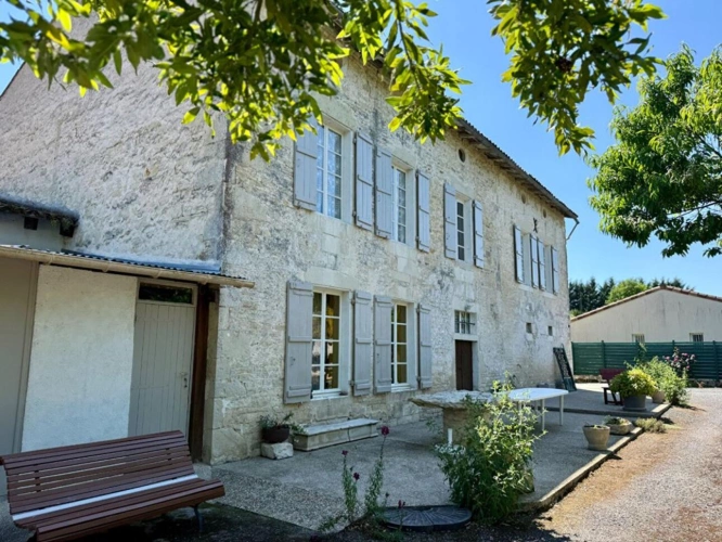 Photos 2 - Rurale - Belle Demeure de Caractère avec Plus de 5 000 m² de Terrain, Verger et Dépendances