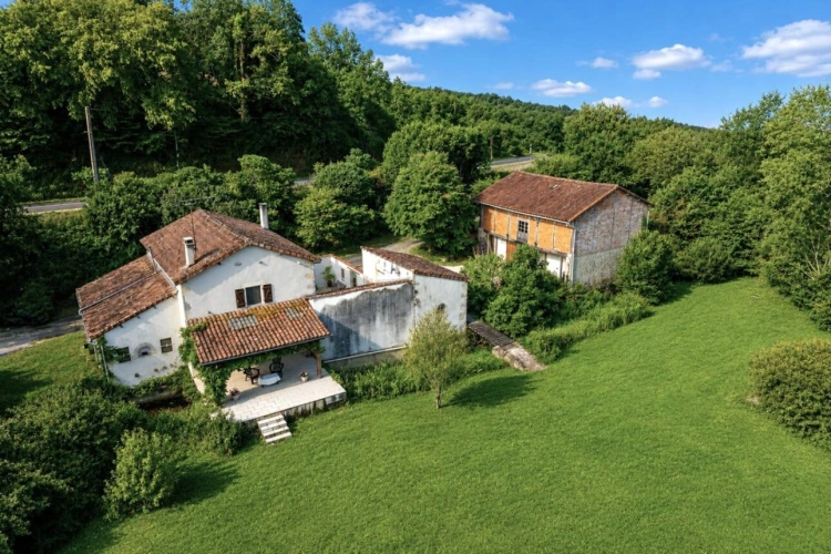 Photos 1 - Prestige - Une Propriété d'Exception au Bord de la Rivière avec de Superbes Vues, à Proximité de l'un des Plus Beaux Villages de la Charente