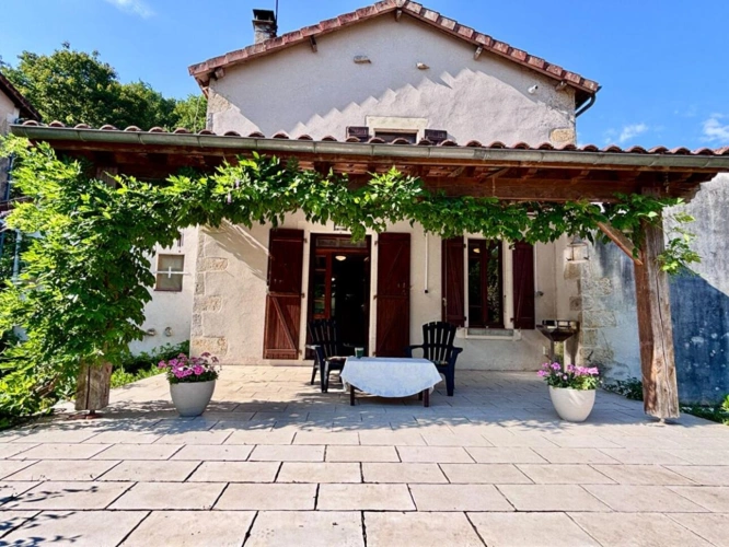 Photos 10 - Prestige - Une Propriété d'Exception au Bord de la Rivière avec de Superbes Vues, à Proximité de l'un des Plus Beaux Villages de la Charente