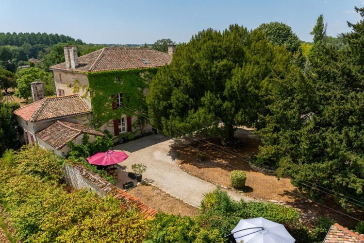 Photos 4 - Touristique - Magnifique Logis avec quatre gîtes de charme, deux piscines, cour intérieure et vaste parc paysager
