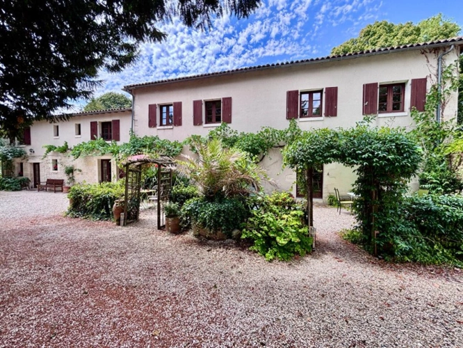 Photos 13 - Touristique - Magnifique Logis avec quatre gîtes de charme, deux piscines, cour intérieure et vaste parc paysager