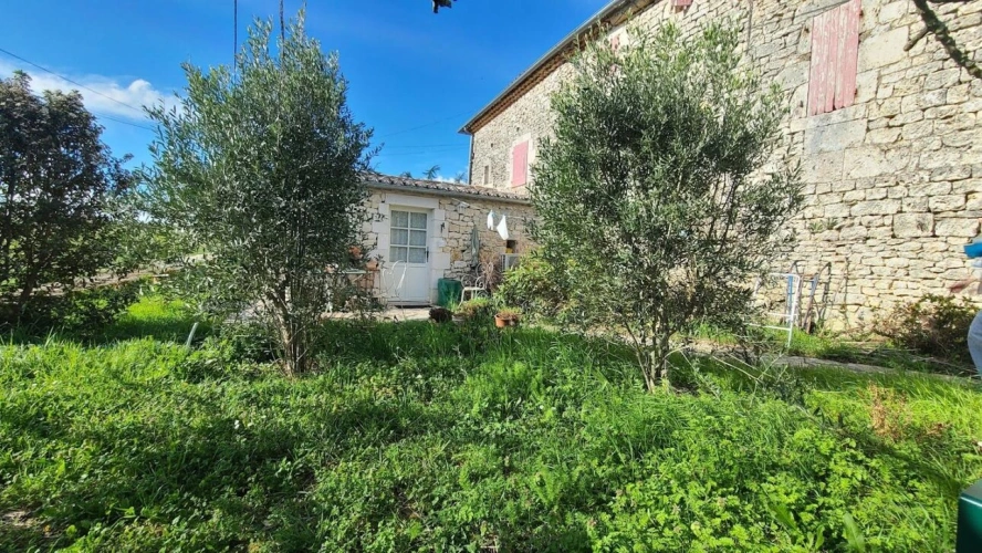 Photos 1 - Touristique - Roquecor - Ancien Prieuré du 15e Siècle avec Gîtes, Terrain Arboré et cave voutée